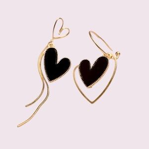 Asymmetrical Black Heart Dangle Earrings - Chic Tassel Drop Design​